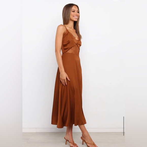 Petal & Pup / Ariel Dress - Rust
Satin Sheen Feel Lace Midi Dress - Picture 13 of 16